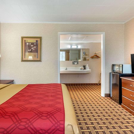 Rodeway Inn Mystic Eksteriør billede