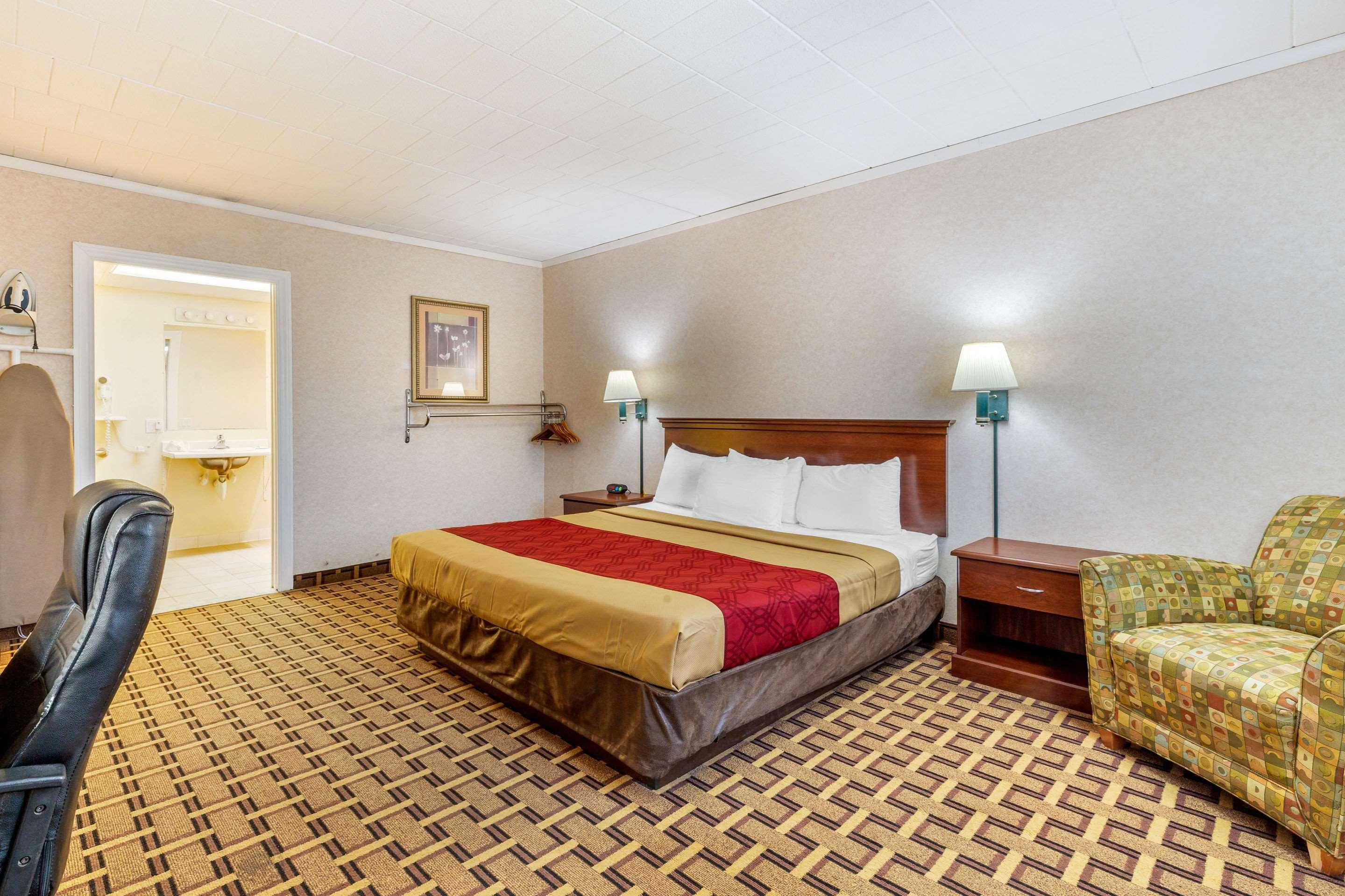 Rodeway Inn Mystic Eksteriør billede