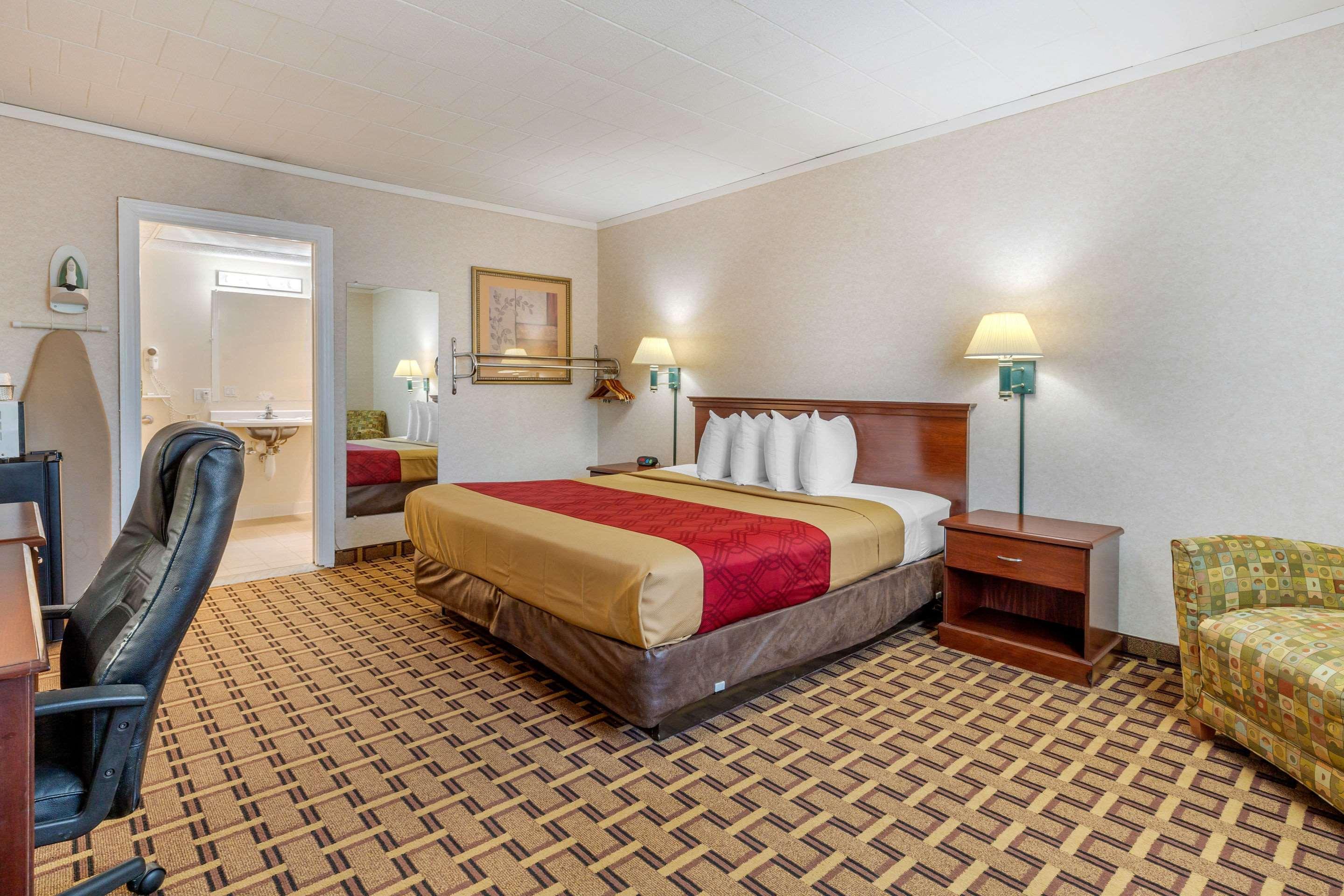 Rodeway Inn Mystic Eksteriør billede