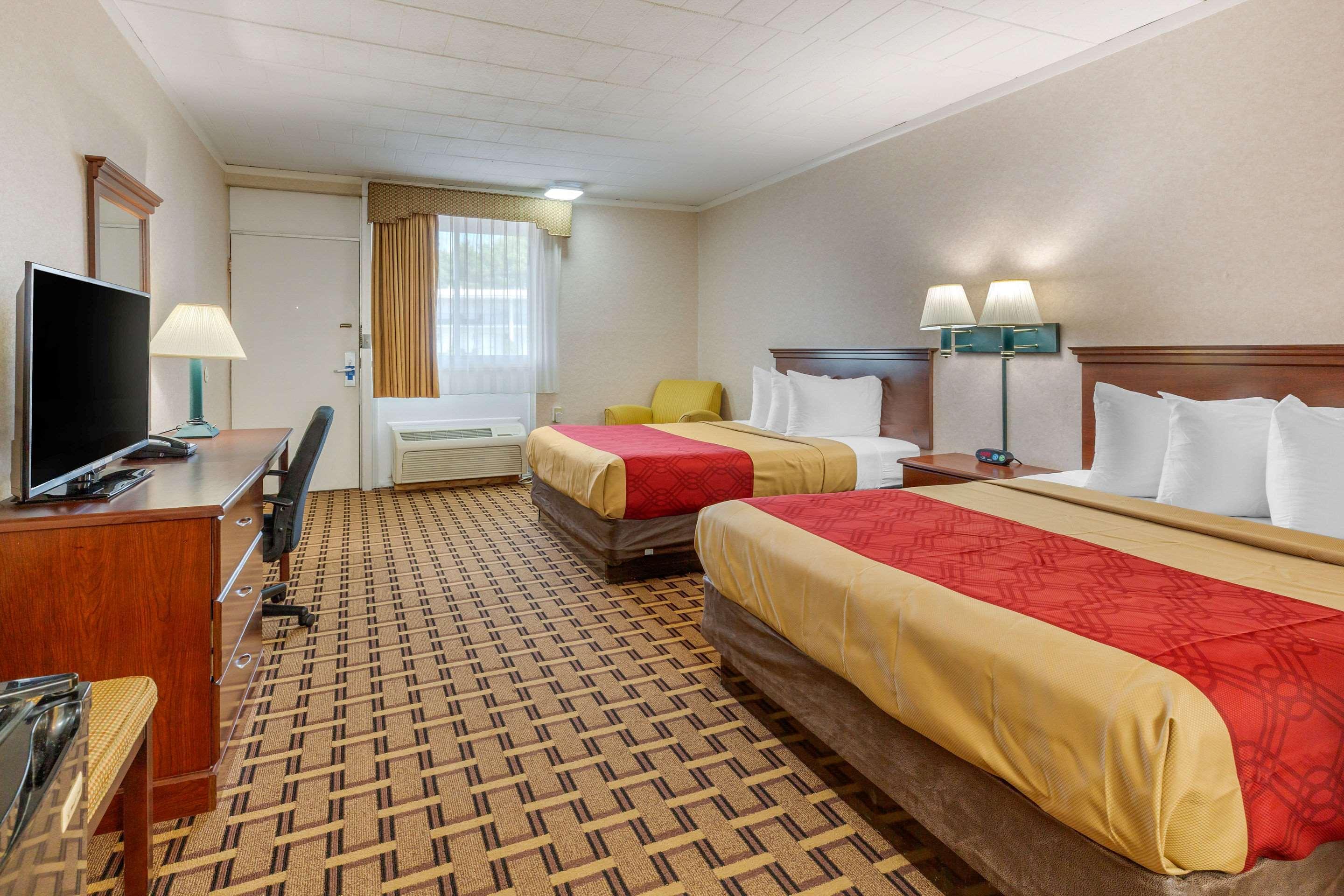 Rodeway Inn Mystic Eksteriør billede
