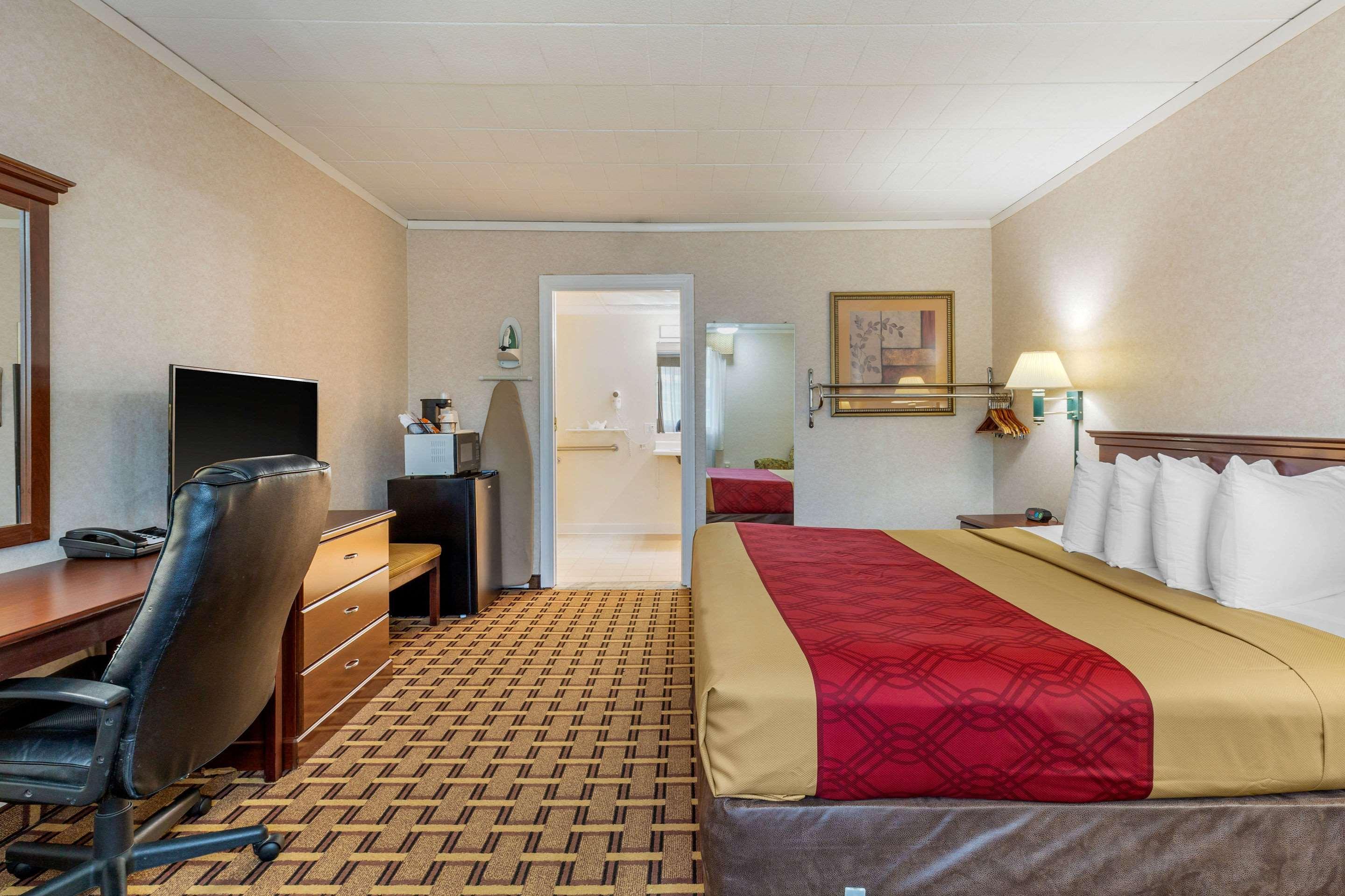 Rodeway Inn Mystic Eksteriør billede