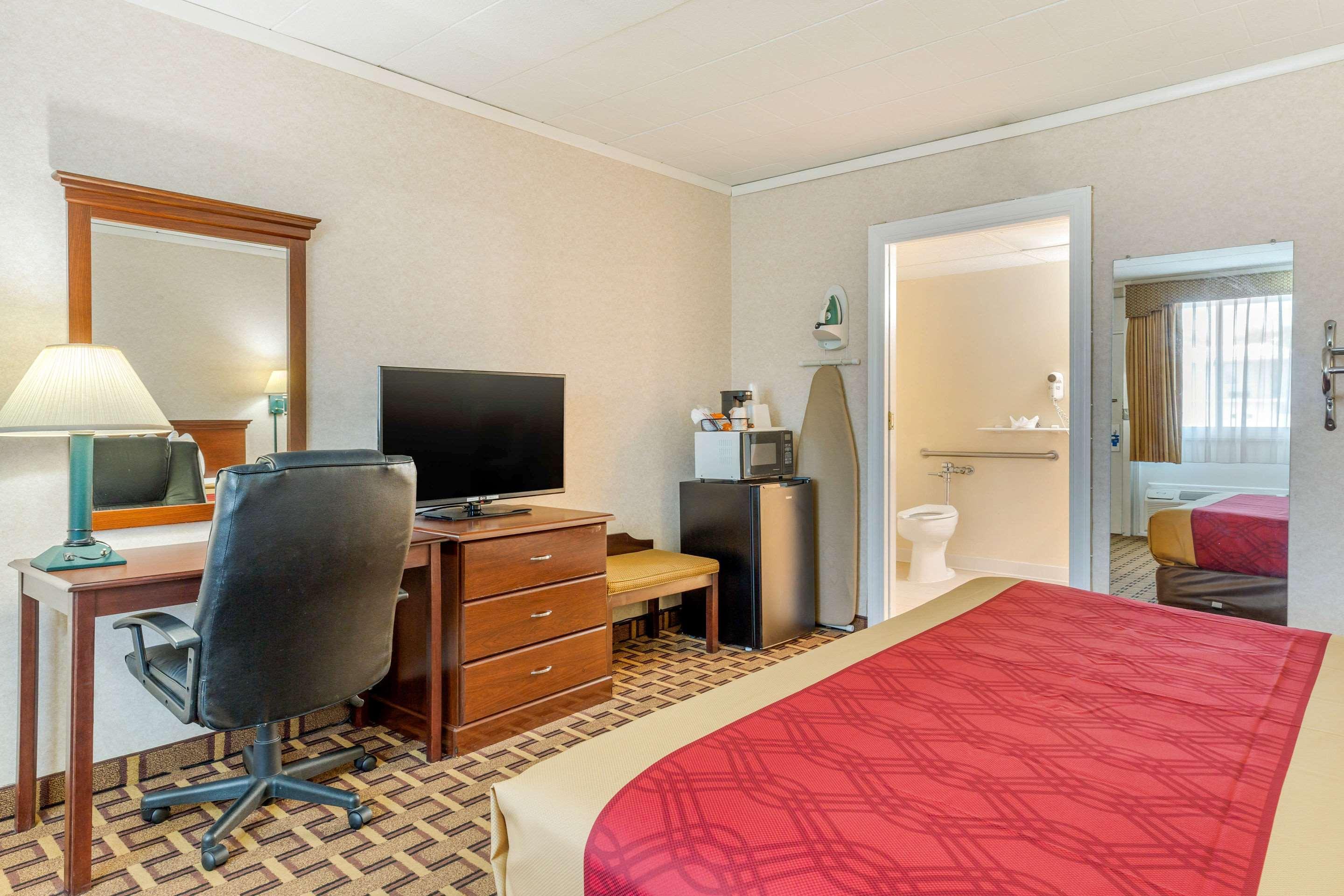 Rodeway Inn Mystic Eksteriør billede