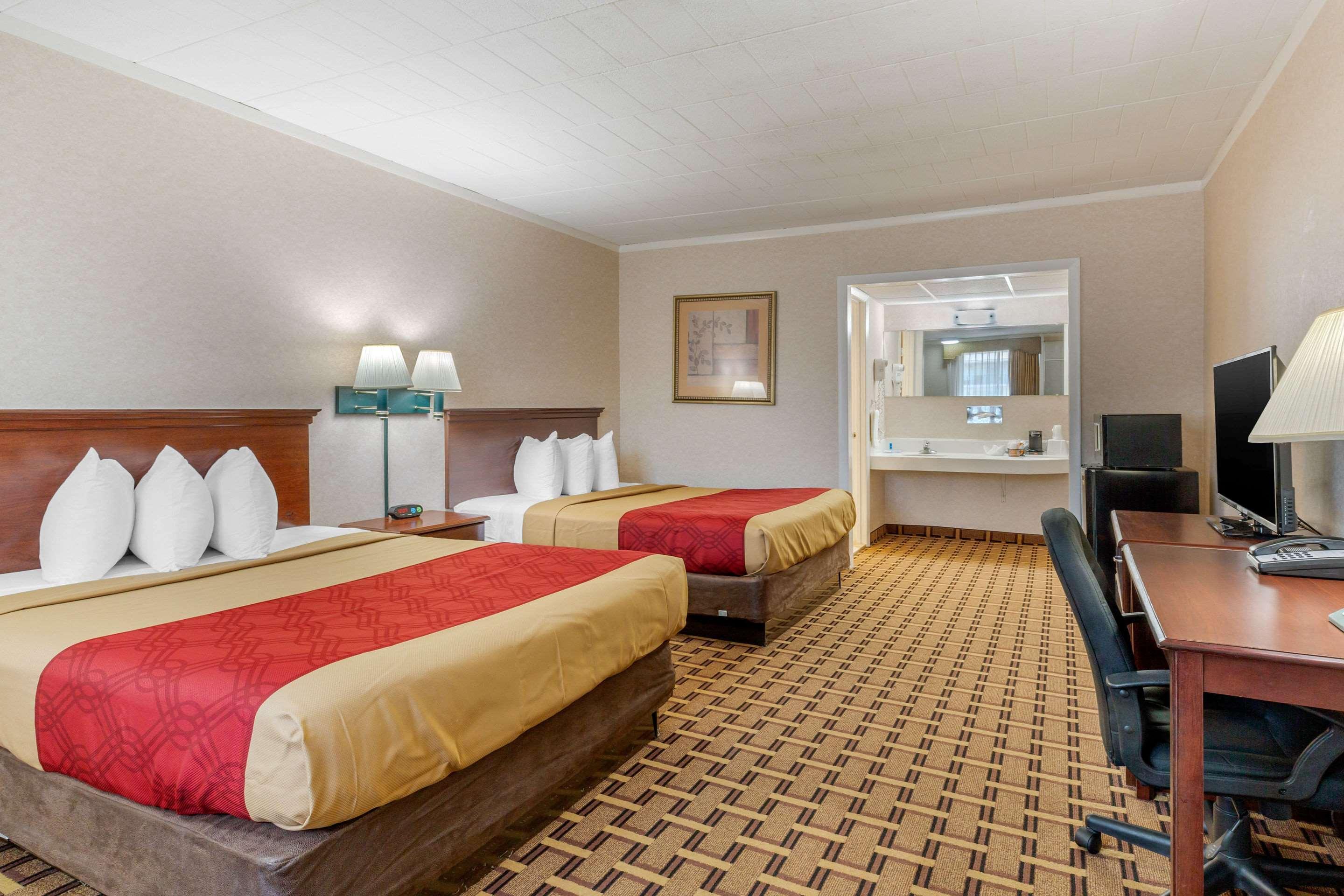 Rodeway Inn Mystic Eksteriør billede