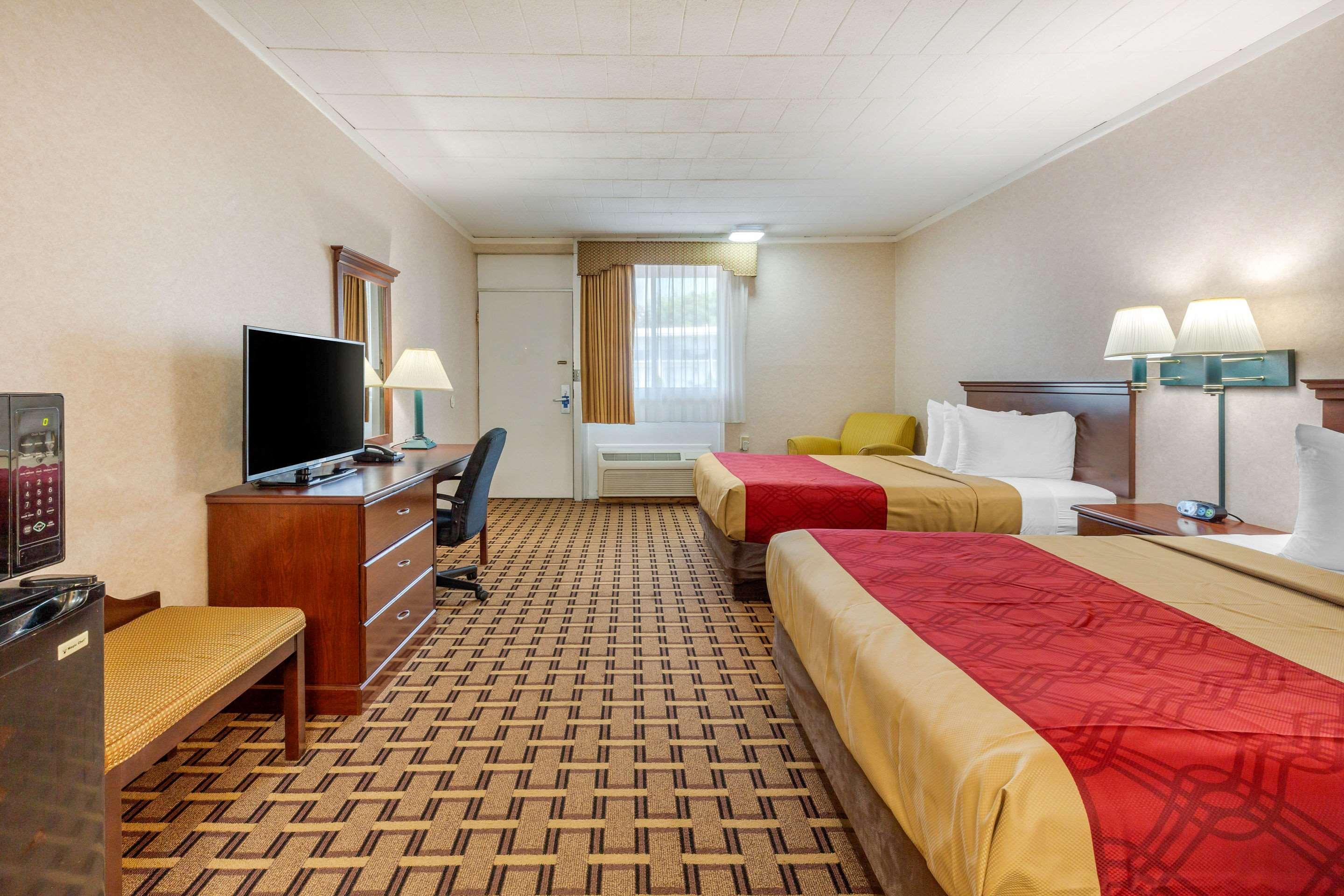Rodeway Inn Mystic Eksteriør billede